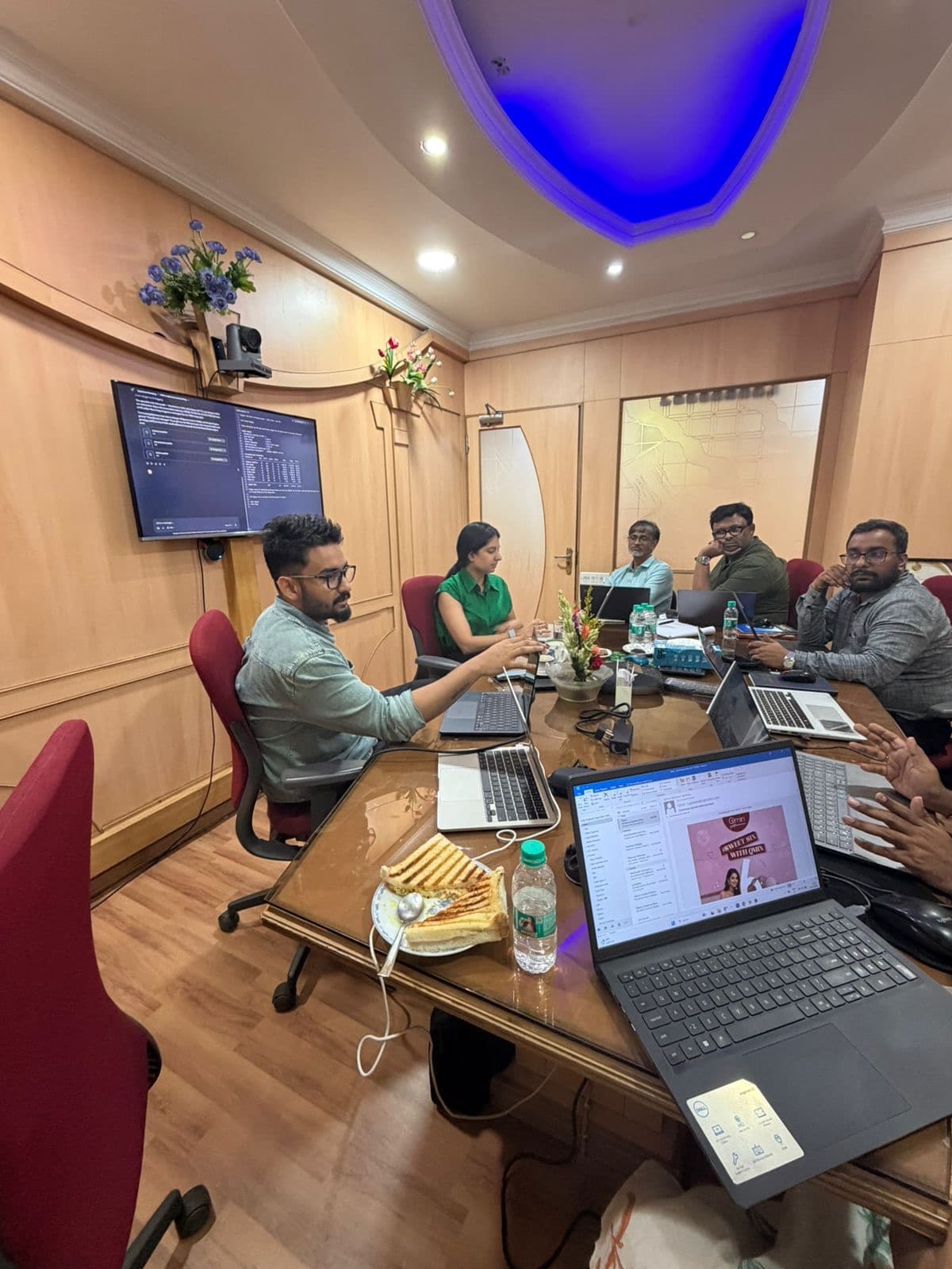 Yuvraj walking the Supertron team through Claude on the big screen, Kolkata